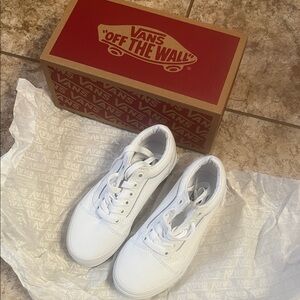 NWT Kids Old Skool white Vans